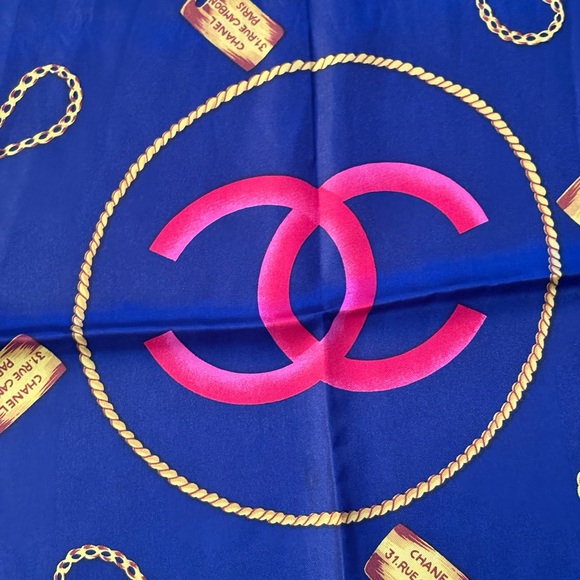 Chanel Vintage-Style Chain belt Navy and Pink Silk Scarf - Picture 3 of 10